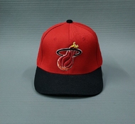 Бейсболка M&N Snapback MIAMI HEAT NBA (красный/лого)