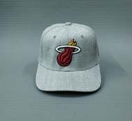 Бейсболка M&N Snapback Grey MIAMI HEAT NBA (серый/лого)